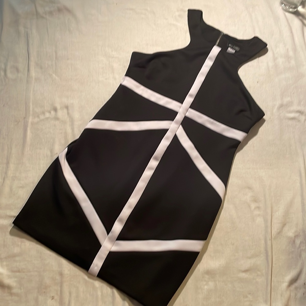 Bisou Bisou size 14 sleeveless black&white dress, back zipper 33.5” L